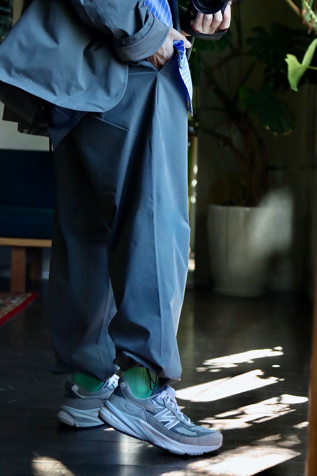 FreshService × HOUYHNHNM “EDITOR’S JACKET” & “EDITOR’S TROUSERS”GRAYスタイル