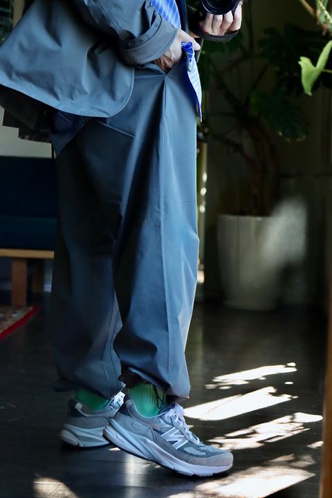 FreshService × HOUYHNHNM “EDITOR’S JACKET” & “EDITOR’S TROUSERS”GRAYスタイル
