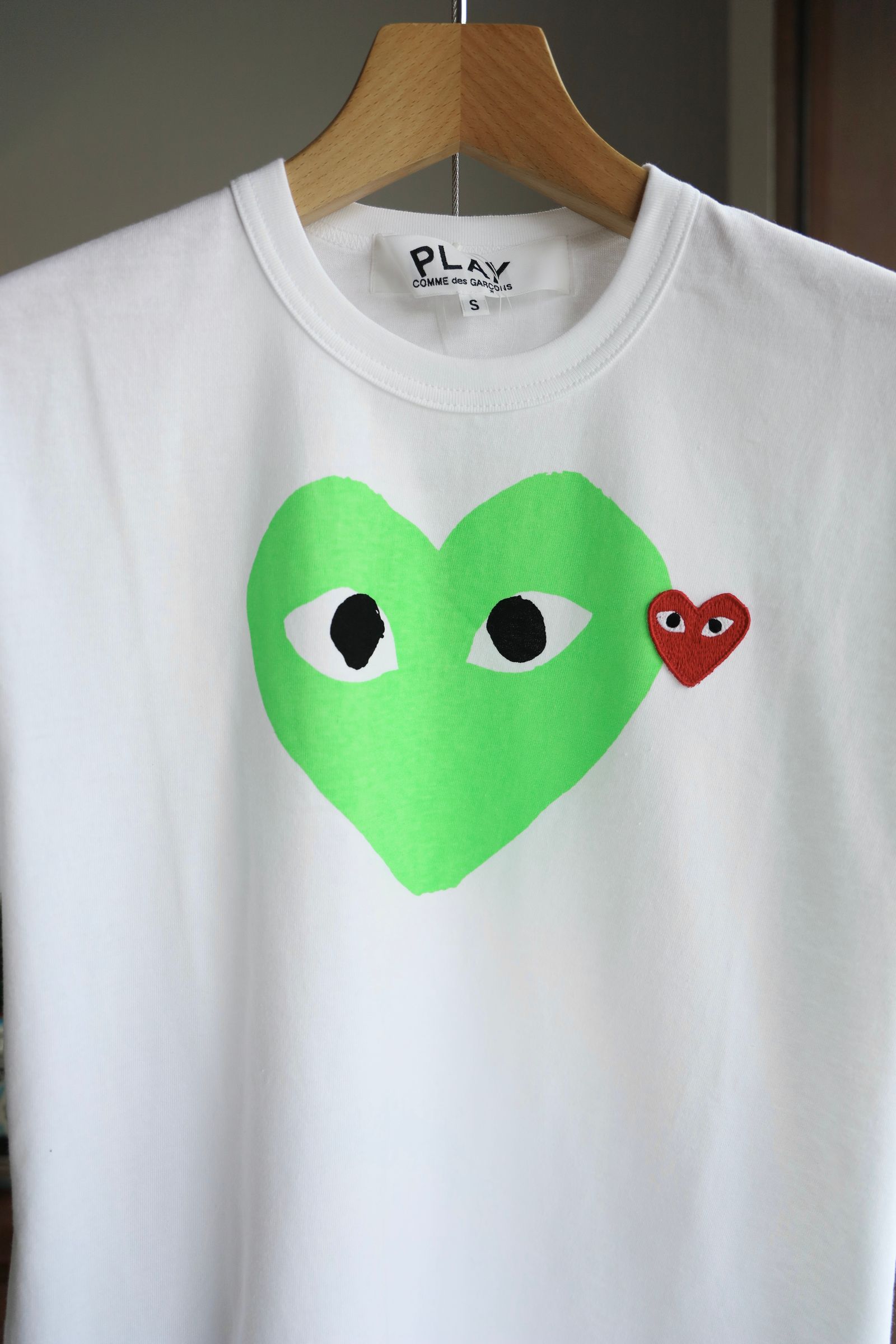 PLAYプレイコムデギャルソン RED EMBLEM Tシャツ(GREEN)