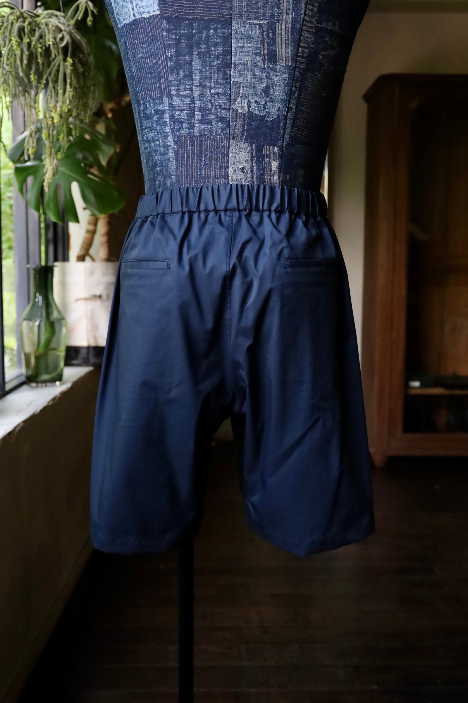 グラフペーパー24SS Solotex Twill Slim Waisted Chef Shorts(GM241-40299B)NAVY☆5月24日(金)再入荷！