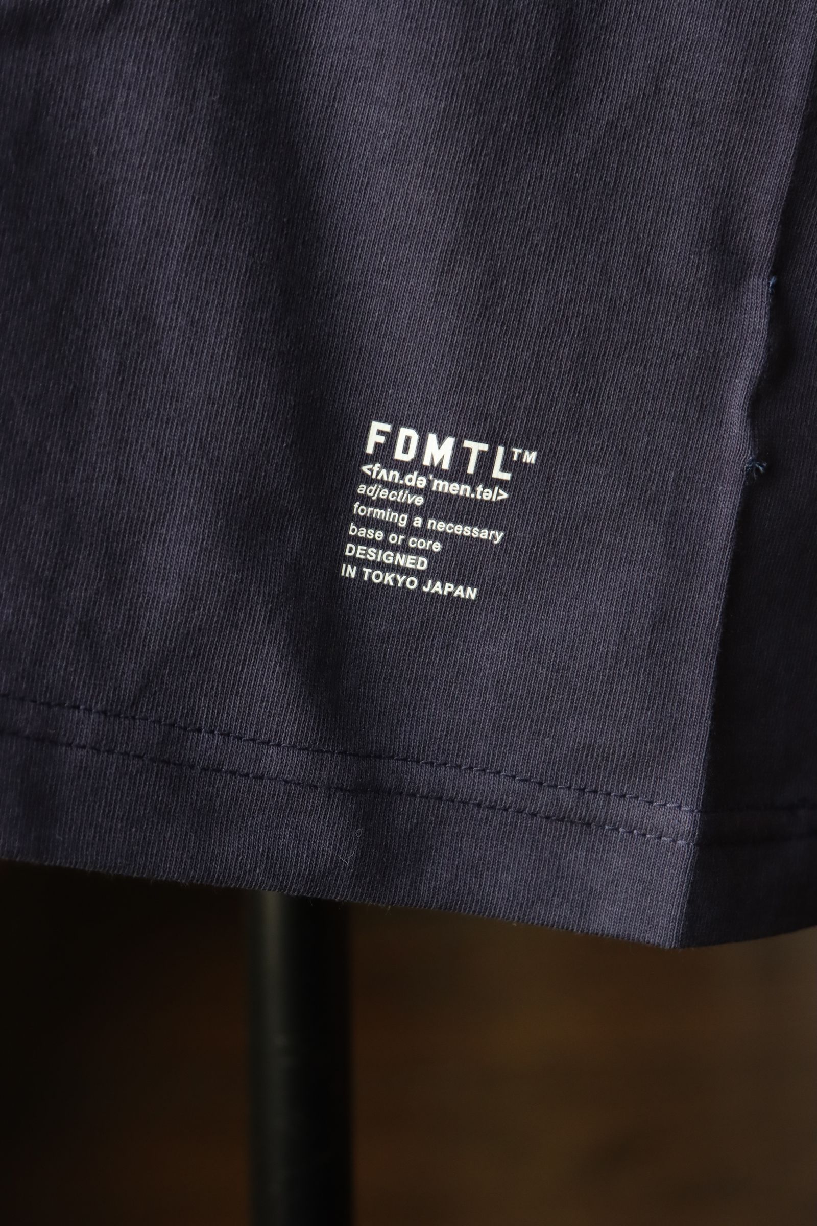 ファンダメンタル  刺繍ロゴTシャツ EMBROIDERY LOGO TEE (FA24TE15)NAVY