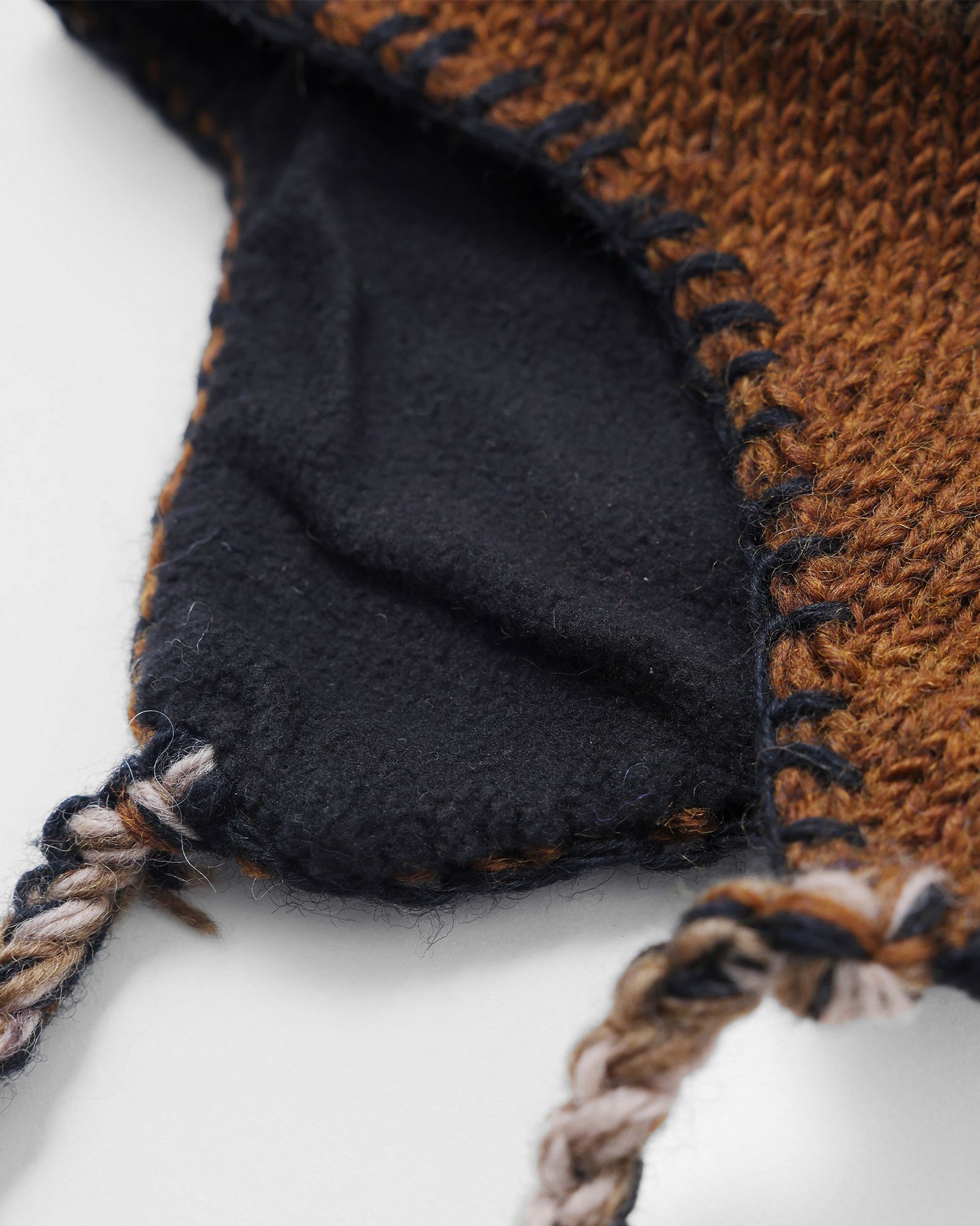 セダンオールパーパス FW25 Hand Knit Ear Flap Beanie(SD25F-CP06)Brown × Black☆11月1日(土)発売!