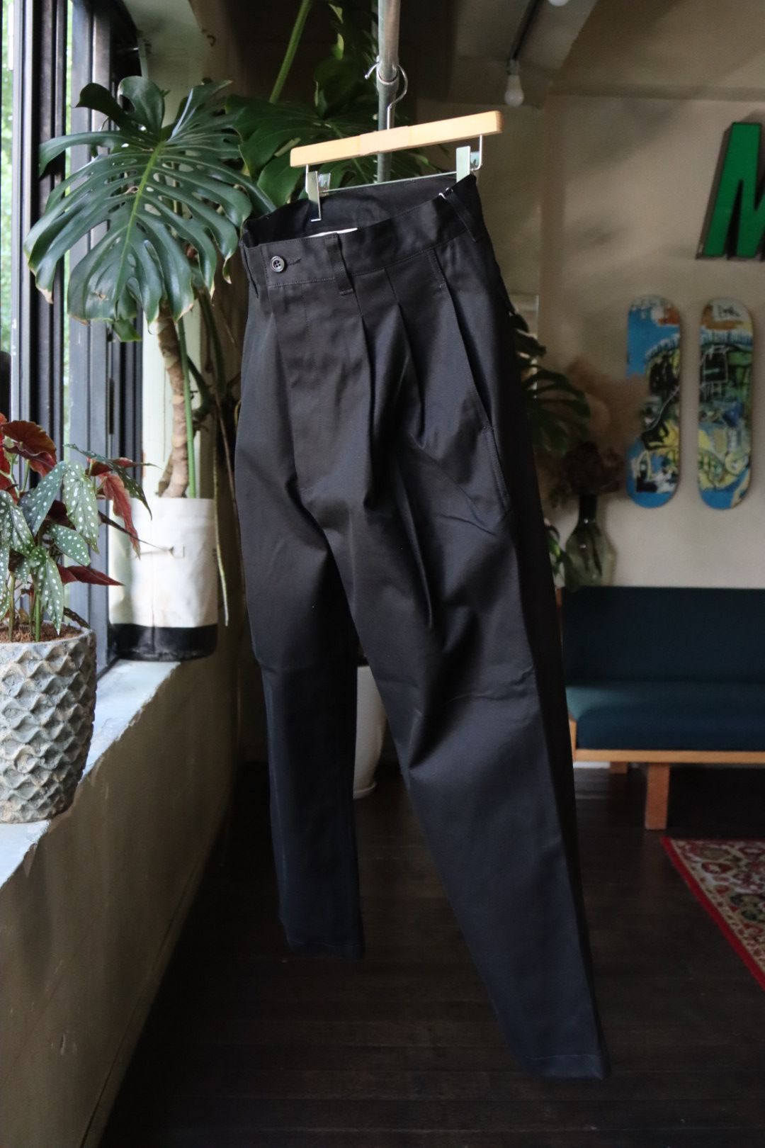 イズネス23AW ワイドチノパンツ WIDE CHINO PANTS(16PT02T02-2)BLACK