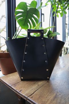 エンダースキーマ  ハンドルバッグ assemble pyramid bag M(vs-rb-apm)black☆3月15日(土)12:00発売！