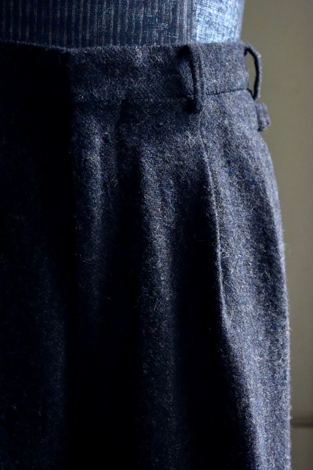 アプレッセ23AW Tweed Two Tuck Trousers (23AAP-04-02H)NAVY