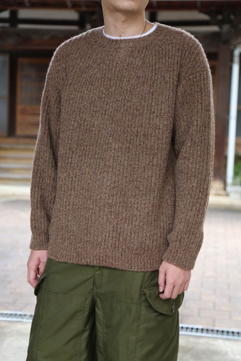 YOKE 20awより、3G BACK ZIP RIB CREW NECK BEIGE style.2020.9.12.