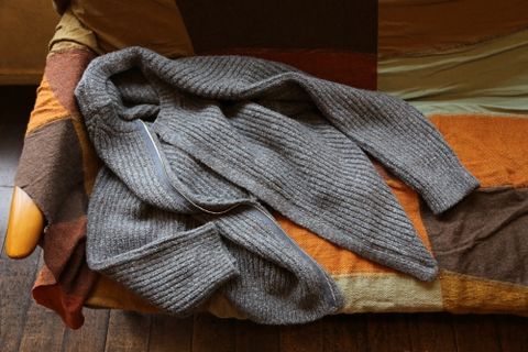 YOKE 3G BACK ZIP RIB CREW NECK "BLUEGRAY"styel.2020.9.12.