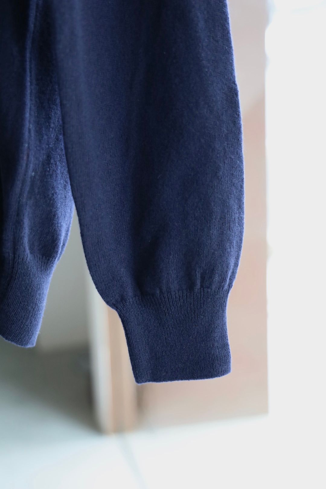 プレイコムデギャルソン V-NECK CARDIGAN DOUBLE BURGENDY EMBLEM (AX-N058-051)NAVY