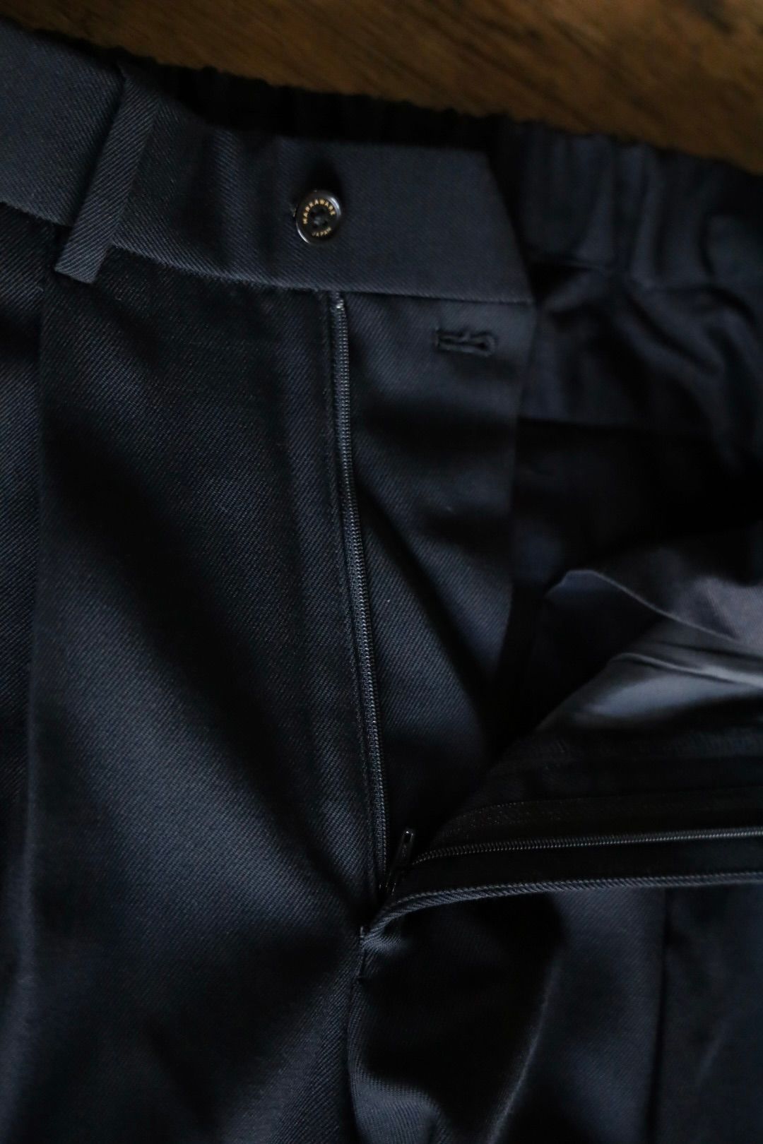 MARKAWARE Organic Wool Survival Cloth® Triple Pleated Wide Trousers(A25C06PT02C)BLACK☆新作発売！