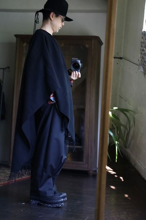 Yohji Yamamoto U CUT PONCHO MUFFLERスタイル