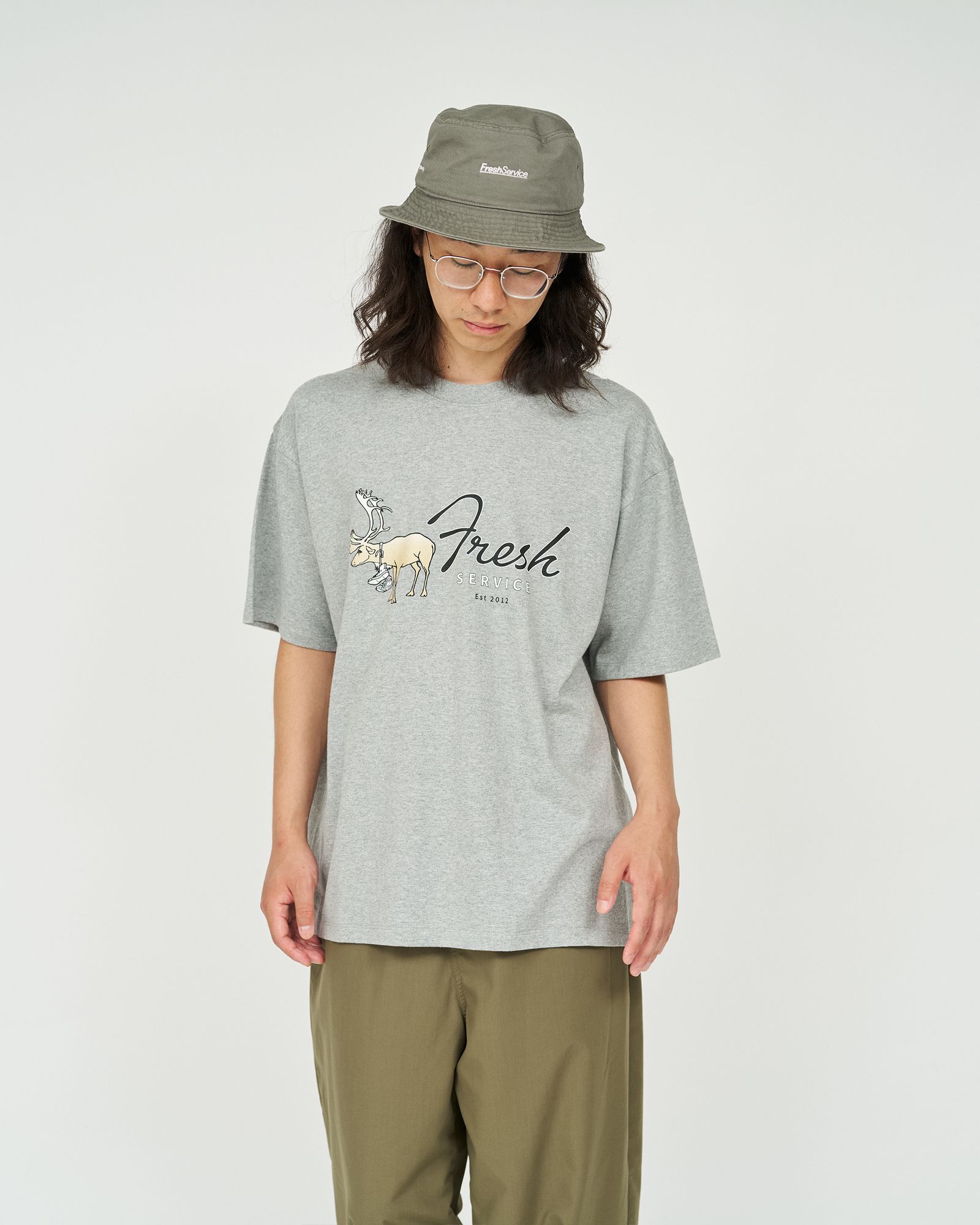 フレッシュサービス CORPORATE PRINTED S/S TEE “CARIBOU”(FSC253-70016)H.GRAY