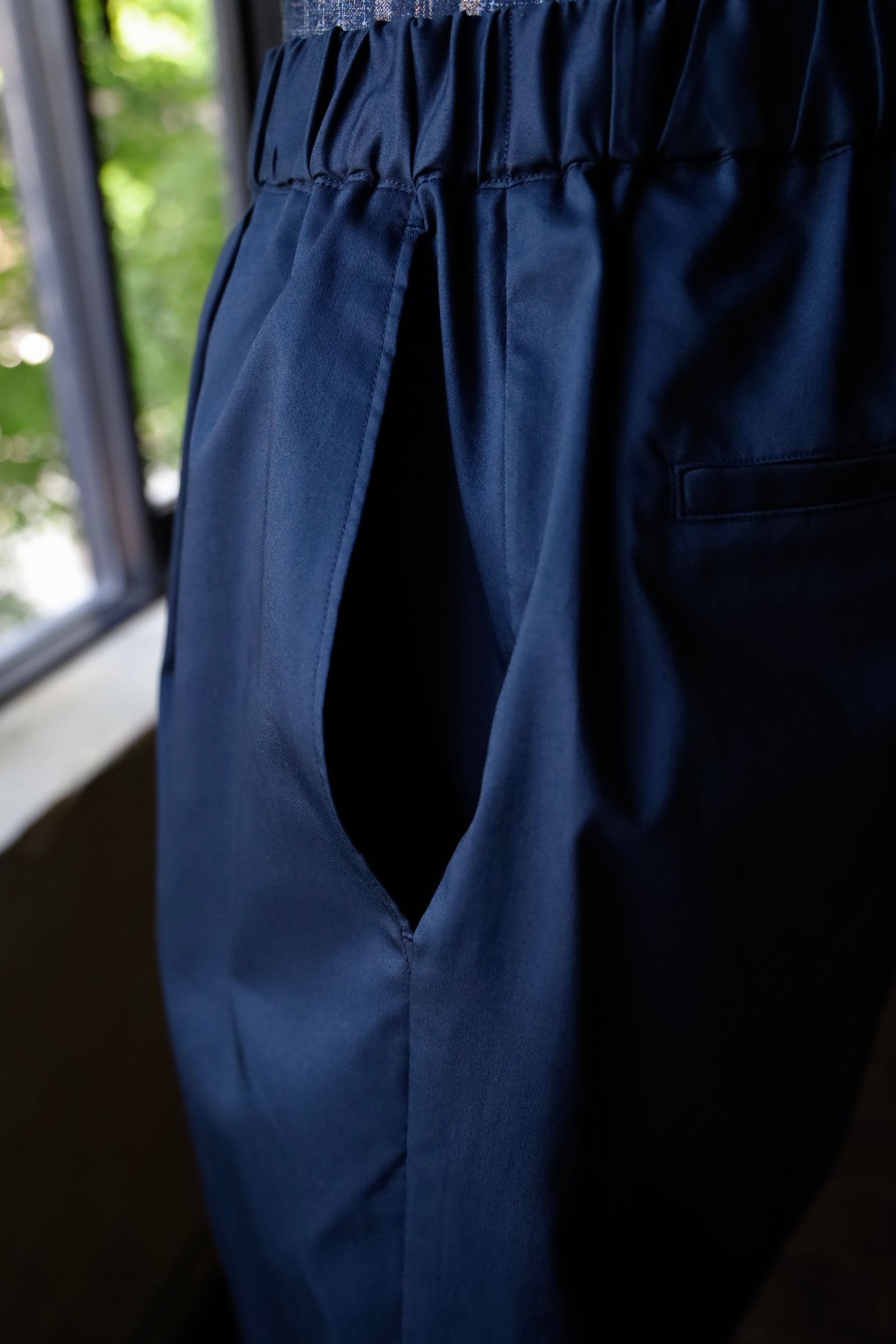 グラフペーパー24SS Solotex Twill Slim Waisted Chef Shorts(GM241-40299B)NAVY☆5月24日(金)再入荷！