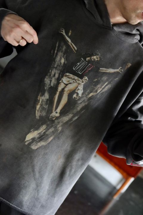 ©SAINT M×××××× 22SS VLONE HOODIE style.