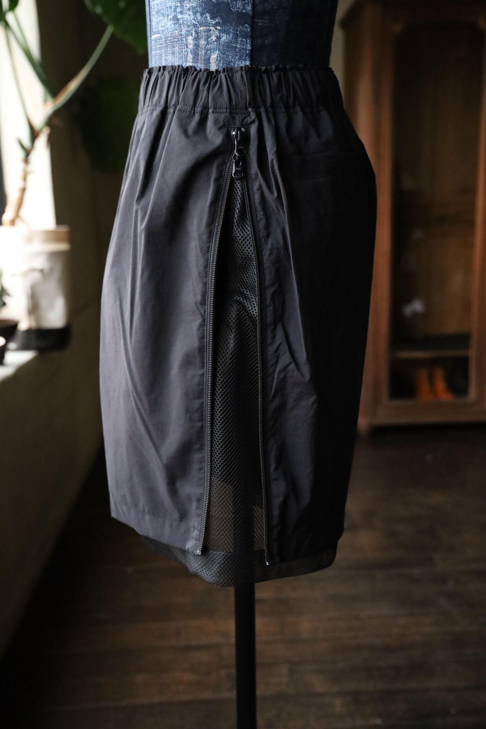 イズネス25SS TECHNICAL VENTILATION SHORTS(1006SSSHORTS01)BLACK