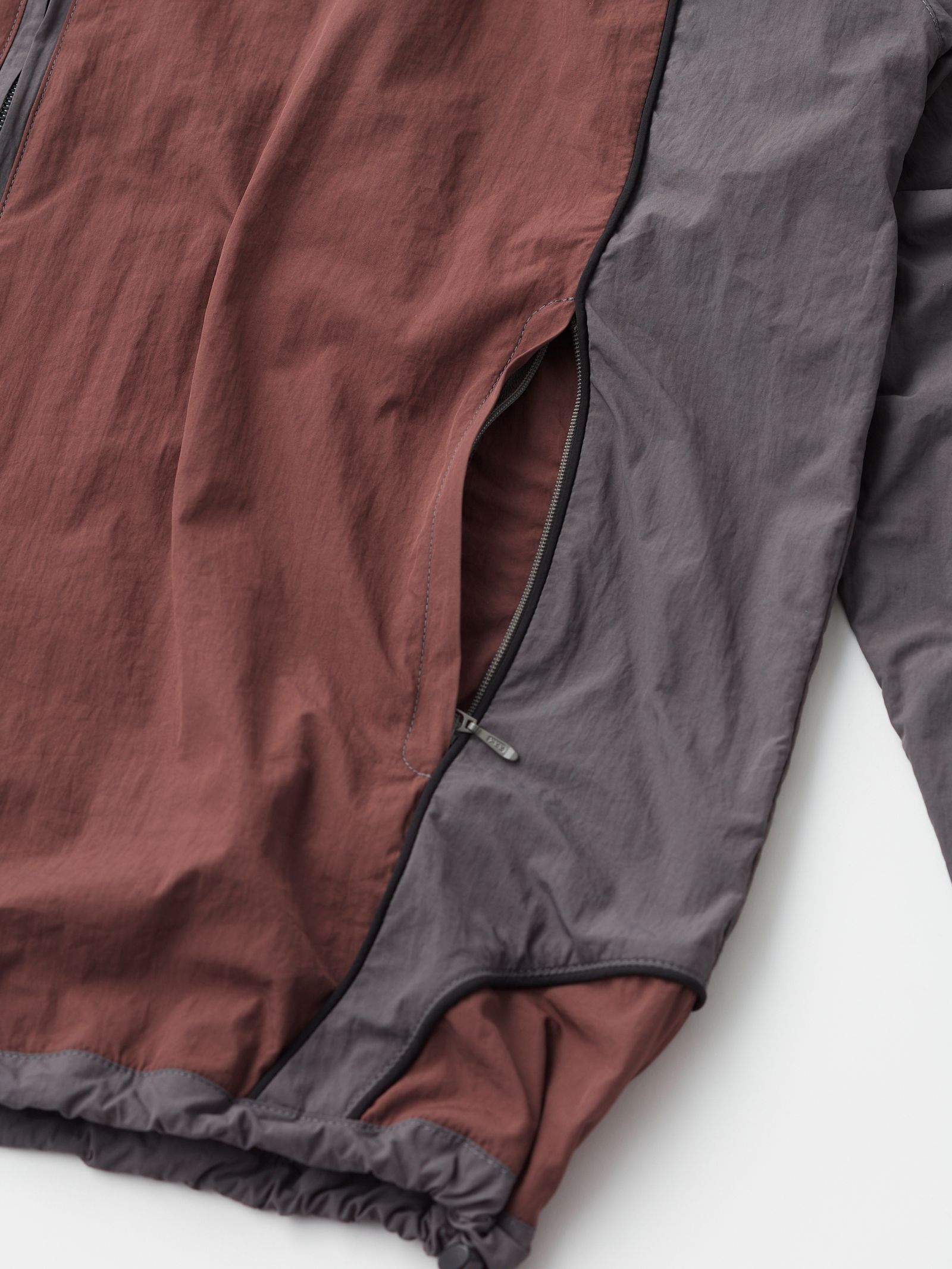 セダンオールパーパス SS24 UMBRO® Woven Track Jacket(SD24S-JK05)Charcoal Brown☆3月9日(土)発売！