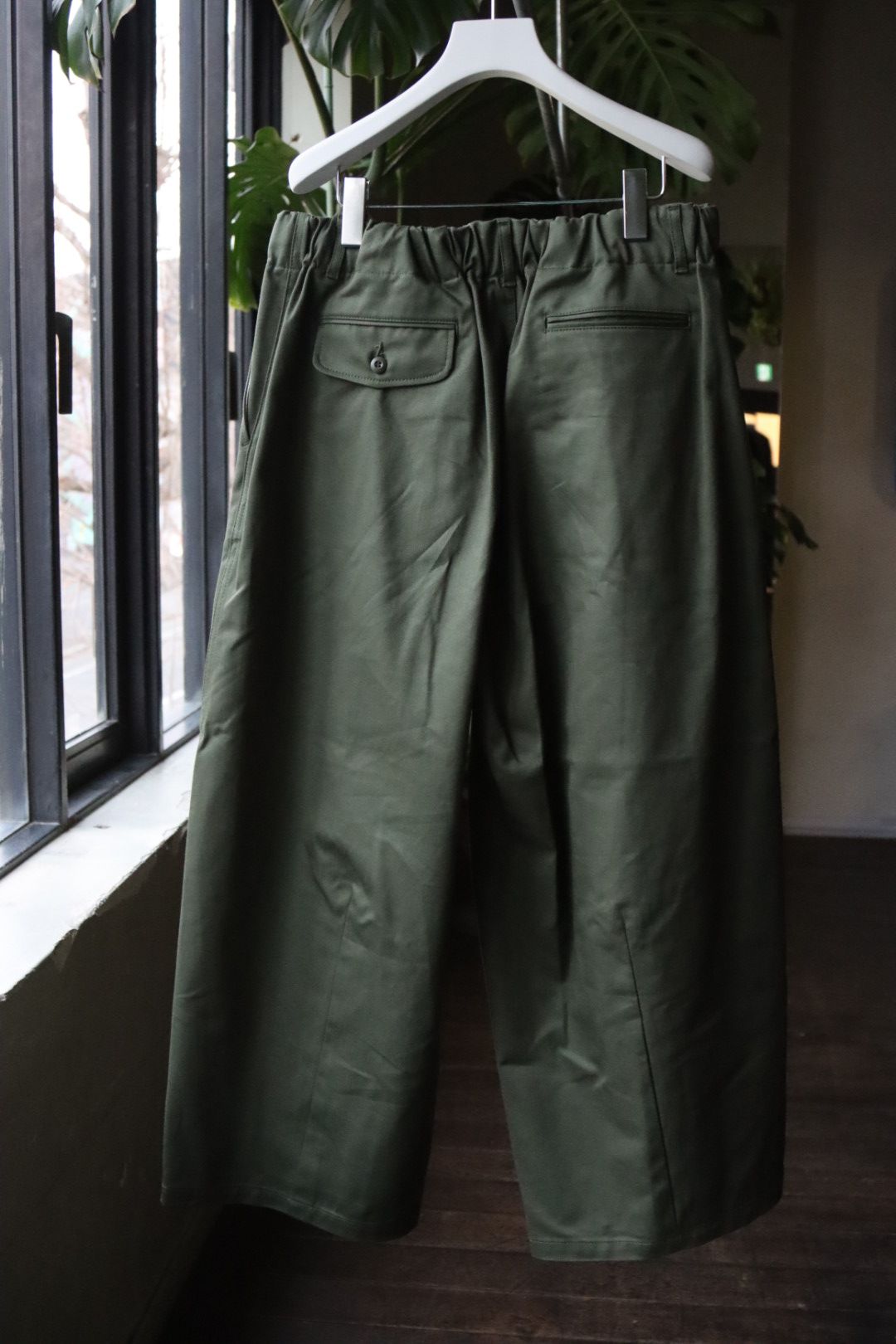 イズネス23SS バルーンイージーパンツ BALLOON EZ PANTS(28PT01T01-1)KHAKI☆2月23日(木)発売！