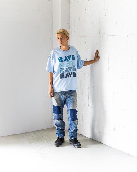 is-ness MUSIC RAVE T-SHIRT MARKスタイル