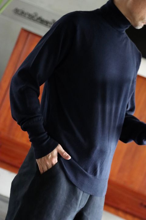 アプレッセ22FW High Gauge Turtleneck Sweaterスタイル