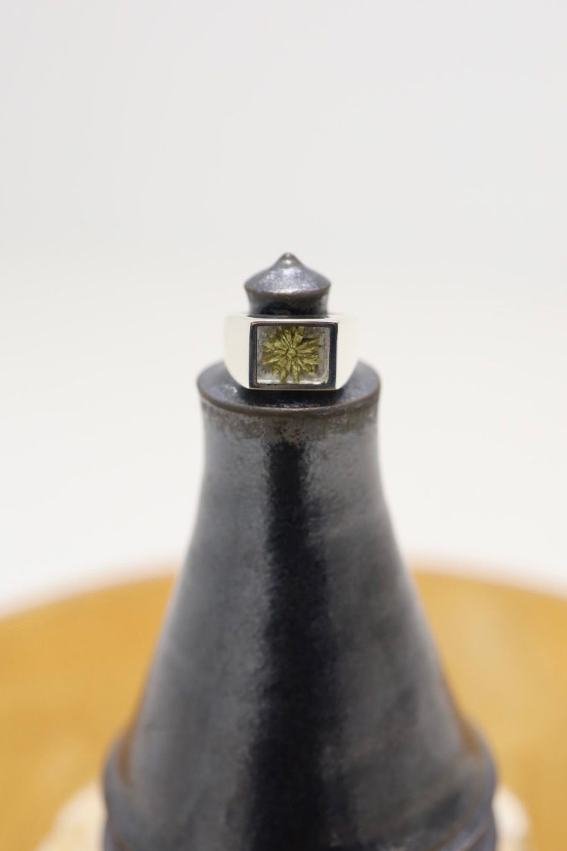 XOLO JEWELRY リング / Signet Ring with Gray & Gold Flower (XOR125)☆新作発売！