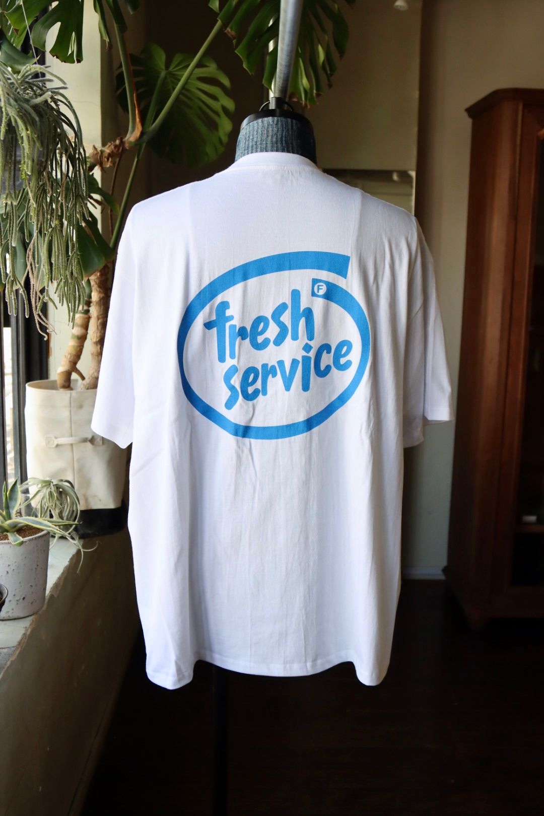 FreshService - フレッシュサービス 24SS CORPORATE PRINTED S/S TEE 
