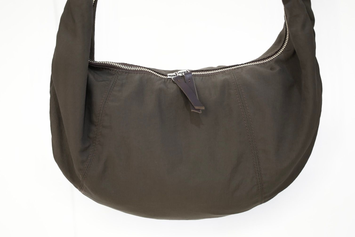 YOKE 26FW Nylon Circle Shoulder Bag(YK26FW01406A)Dark Brown