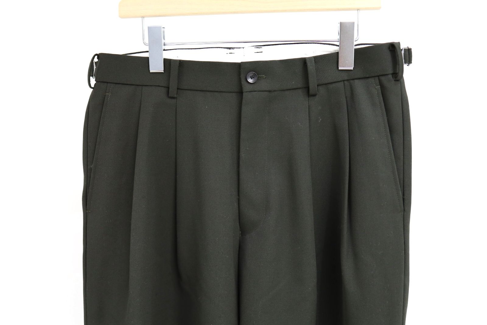 マーカ 26AW ウールギャバワッシャータンブラー / ダブルプリーテッドワイドトラウザーズ(M26D07PT01C)DARK OLIVE☆新作発売！