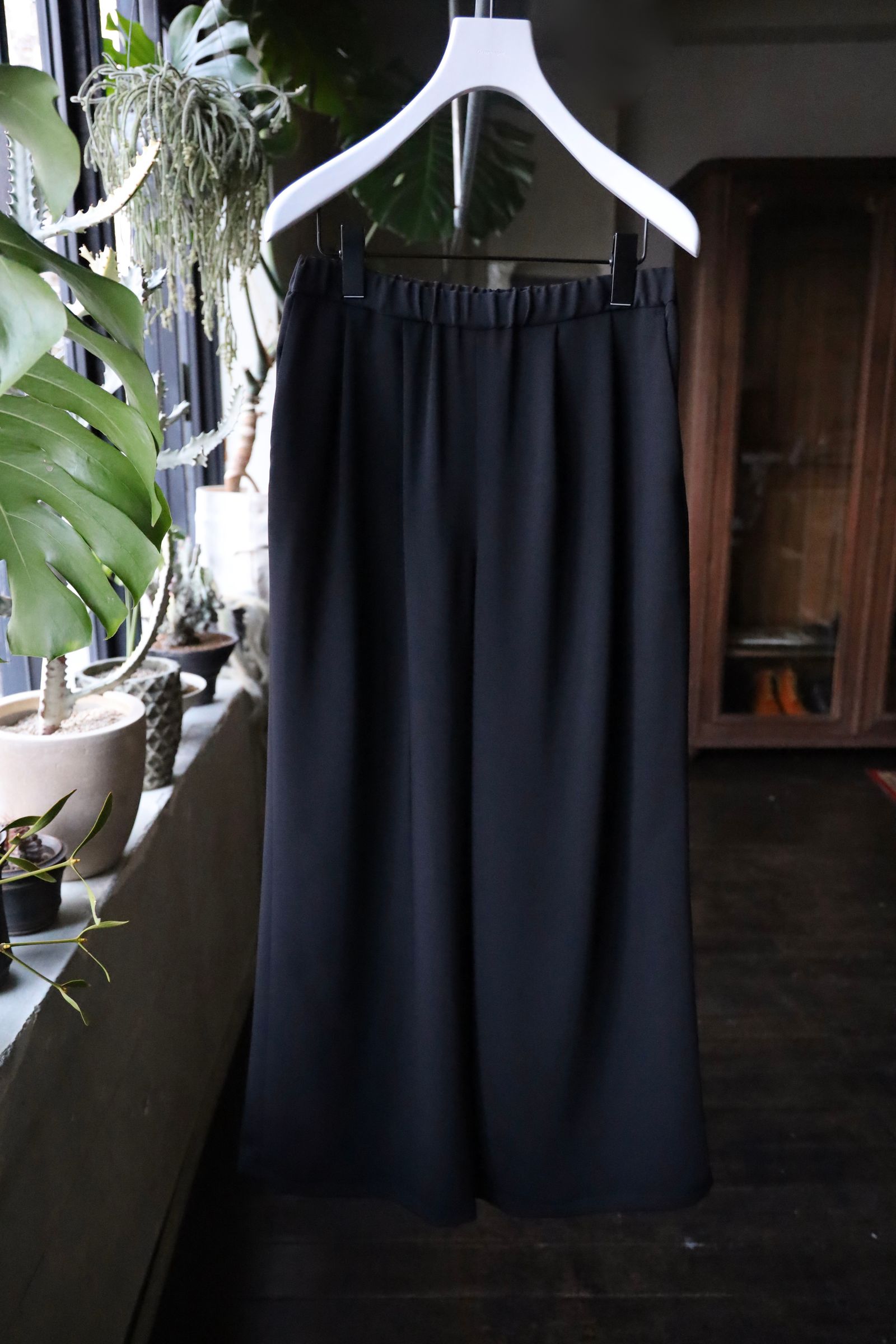 Graphpaper｜コットン ポプリン 2タック イージー ワイドパンツ “Silicon Poplin Two Tuck Wide Pants”  gl243-40150-tr - Piu di aranciato(ピウディアランチェート) | キナリノモール