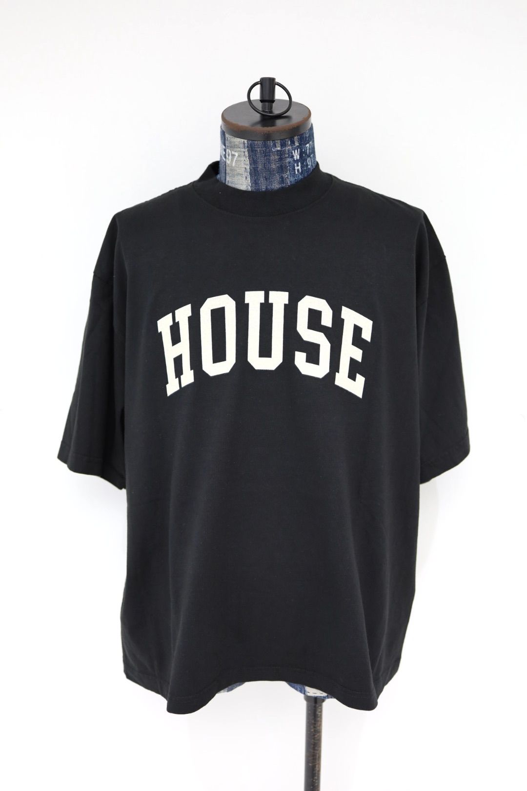 イズネスミュージック 26SS HOUSE T-SHIRT FL(IMP7_24_FLHOUSET01)BLACK☆新作発売！