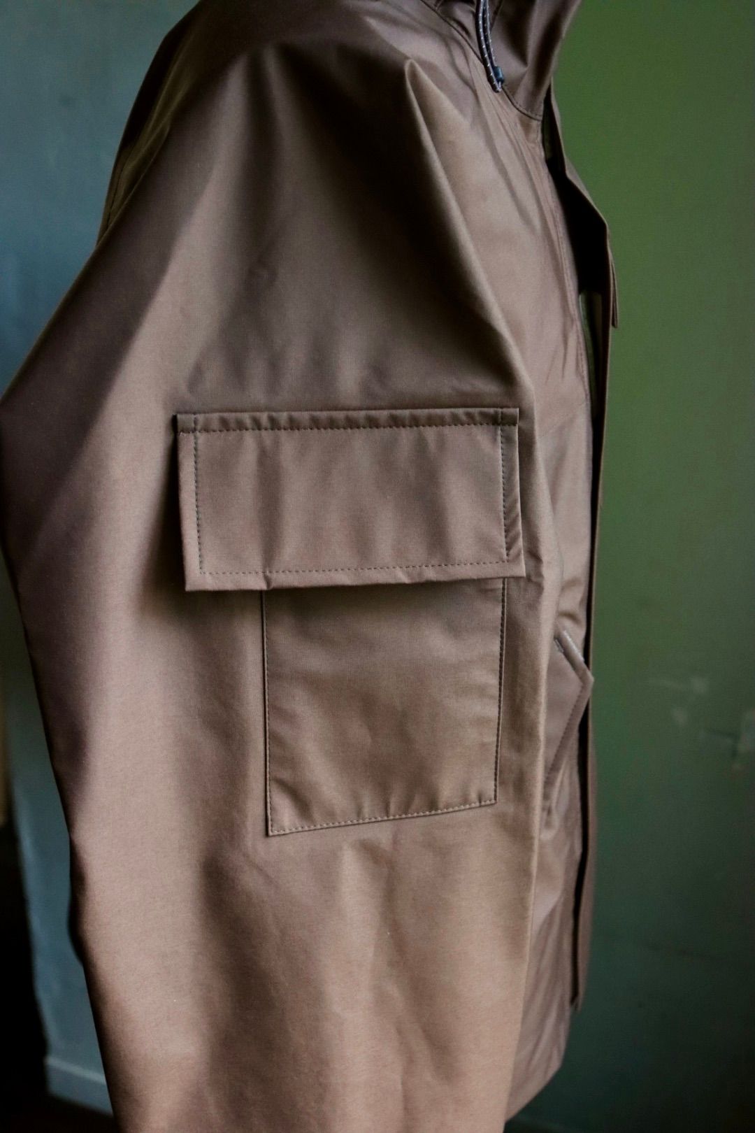 イズネス23AW NINJA HOODIE SHELL JACKET(1005AWJK02)BROWN