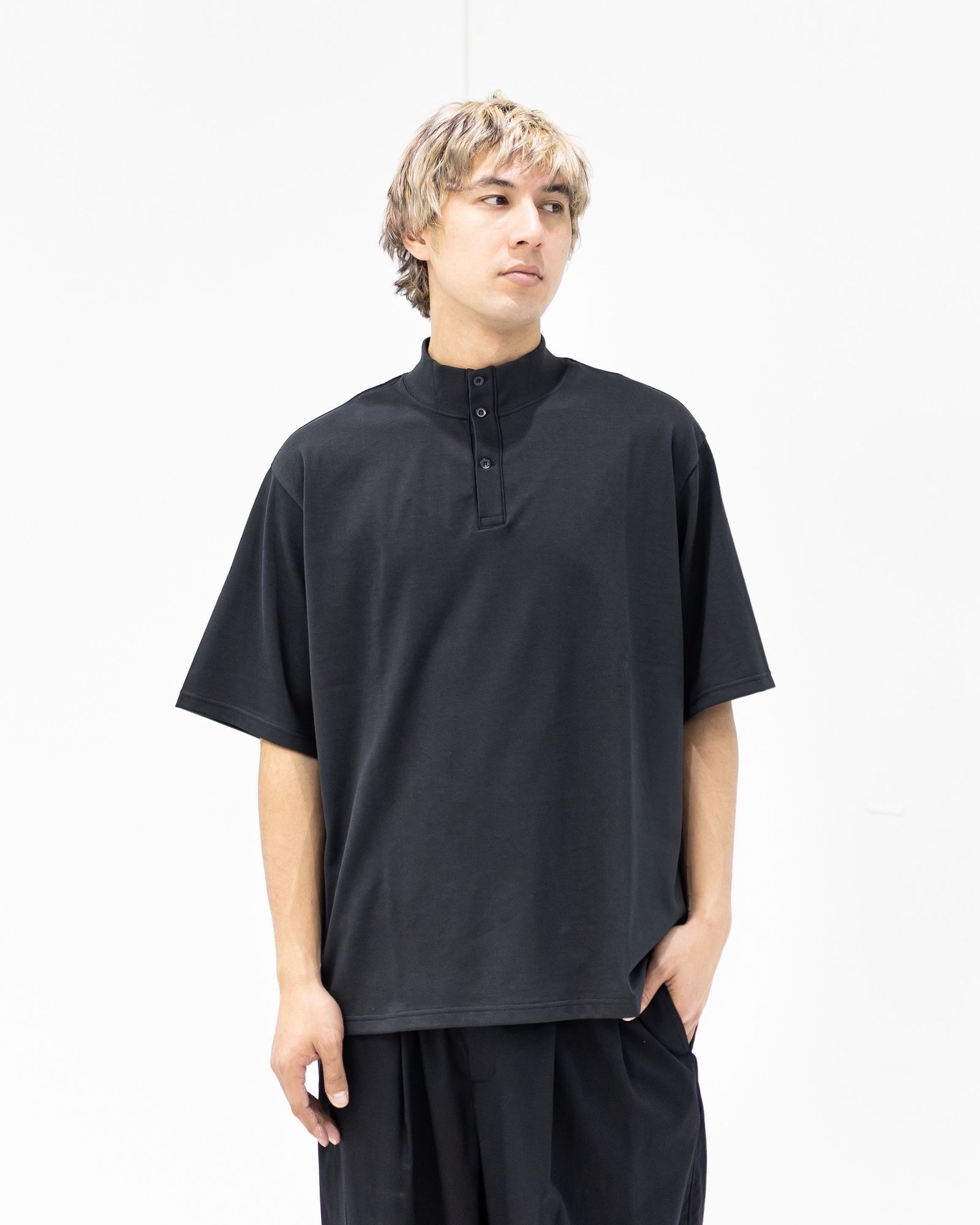 グラフペーパー26SS Tri Spun Cotton S/S Henley High Neck Tee(GM261-70350)CHARCOAL☆2月28日(土)発売！