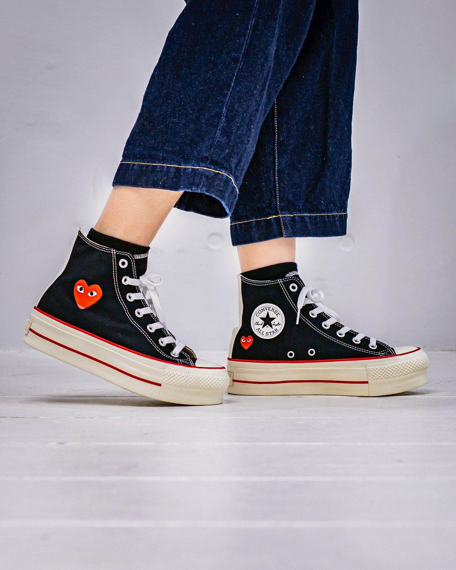 PLAY COMME des GARCONS V-NECK CARDIGAN DOUBLE BURGENDY EMBLEM style.2025.11.12