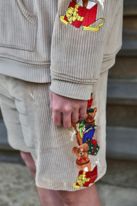 CHAOS EMBROIDERY COMFY HOODIE(21SS24BL118) style.2021.1.16.