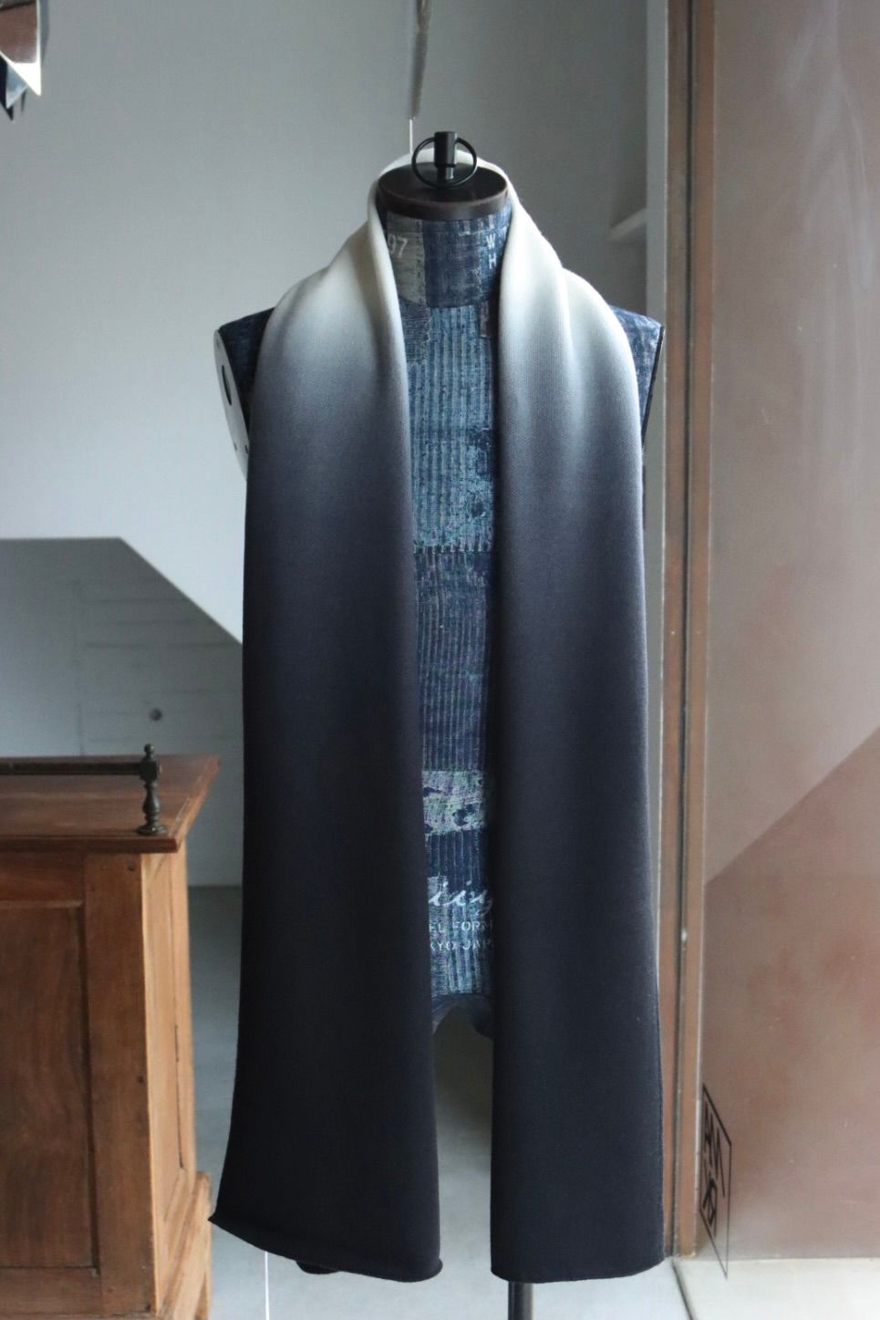 グラフペーパー 25AW Gradient Dyed Wool Knit Scarf(GU253-90494)BLACK☆9月27日(土)発売！