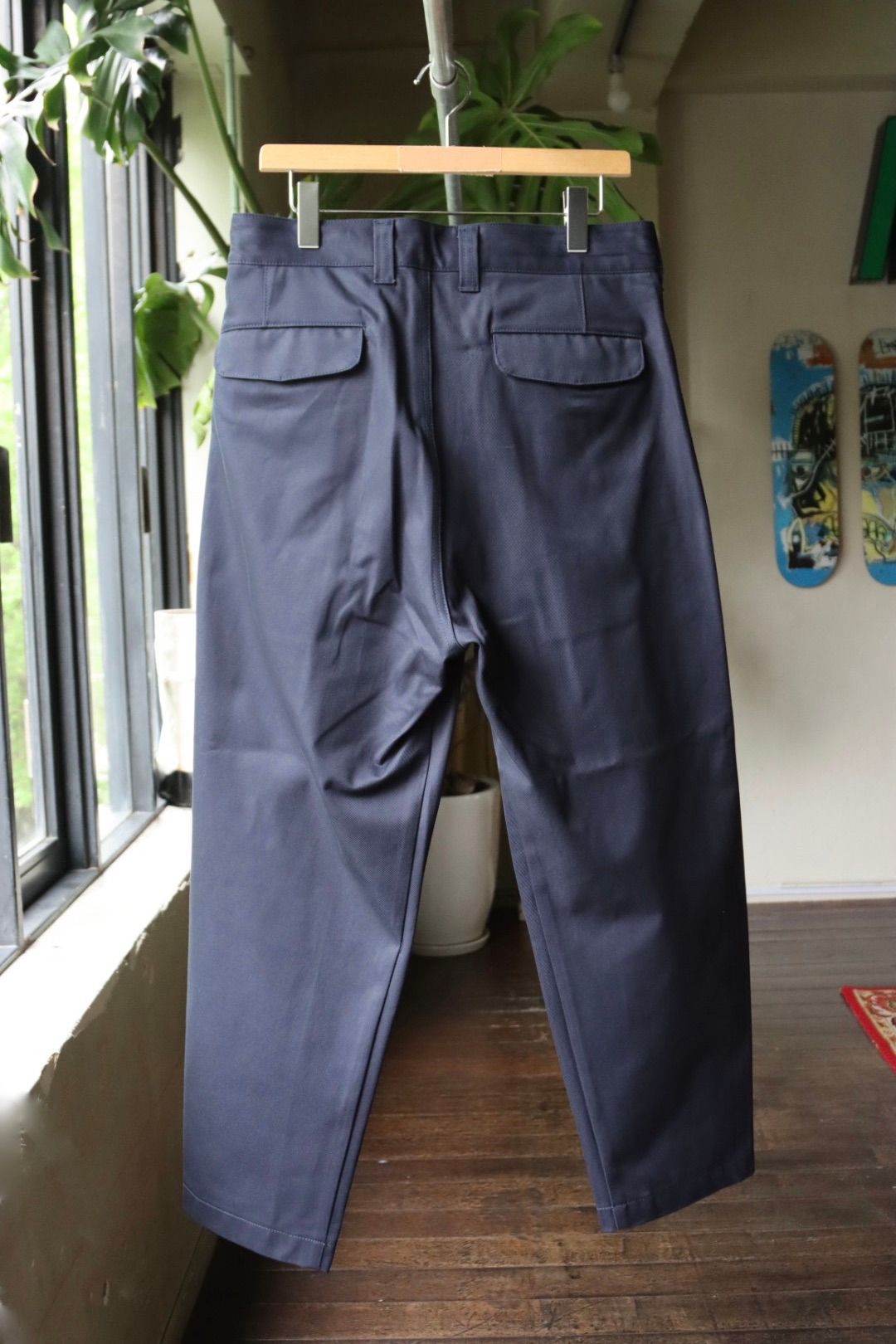 早い者勝ちis-ness イズネス WIDE CHINO PANTS チノパン - チノパン