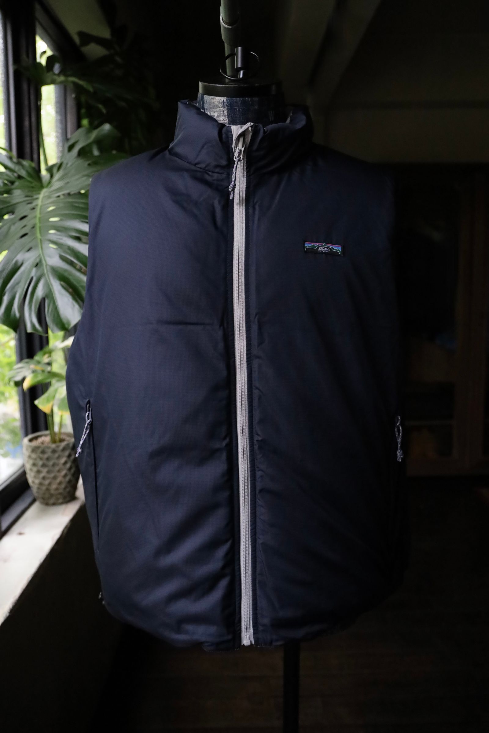 セダンオールパーパス FW24 Reversible Down Vest(SD24F-JK02) Stone × Navy