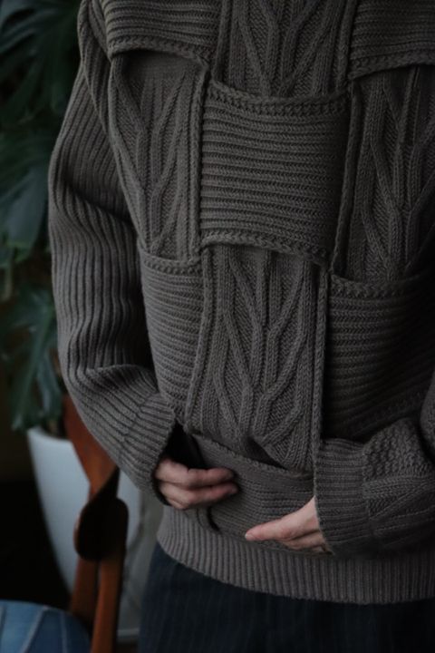 YOKE CROSSING CABLE CREW NECK KNIT"GREIGE"style