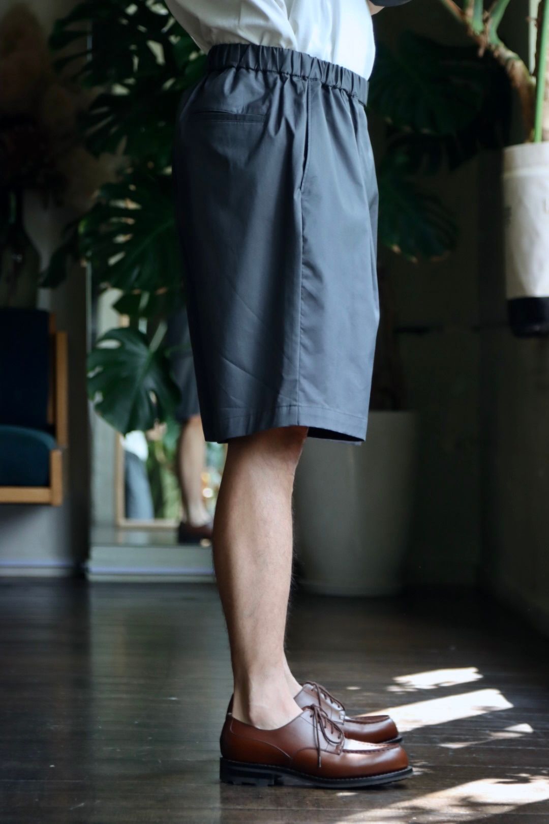 Graphpaper Silicon Poplin Oversized Regular Collar Shirtスタイル