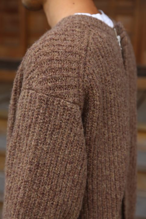 YOKE 3G BACK ZIP RIB CREW NECK"BEIGE"Style.2020.9.19.