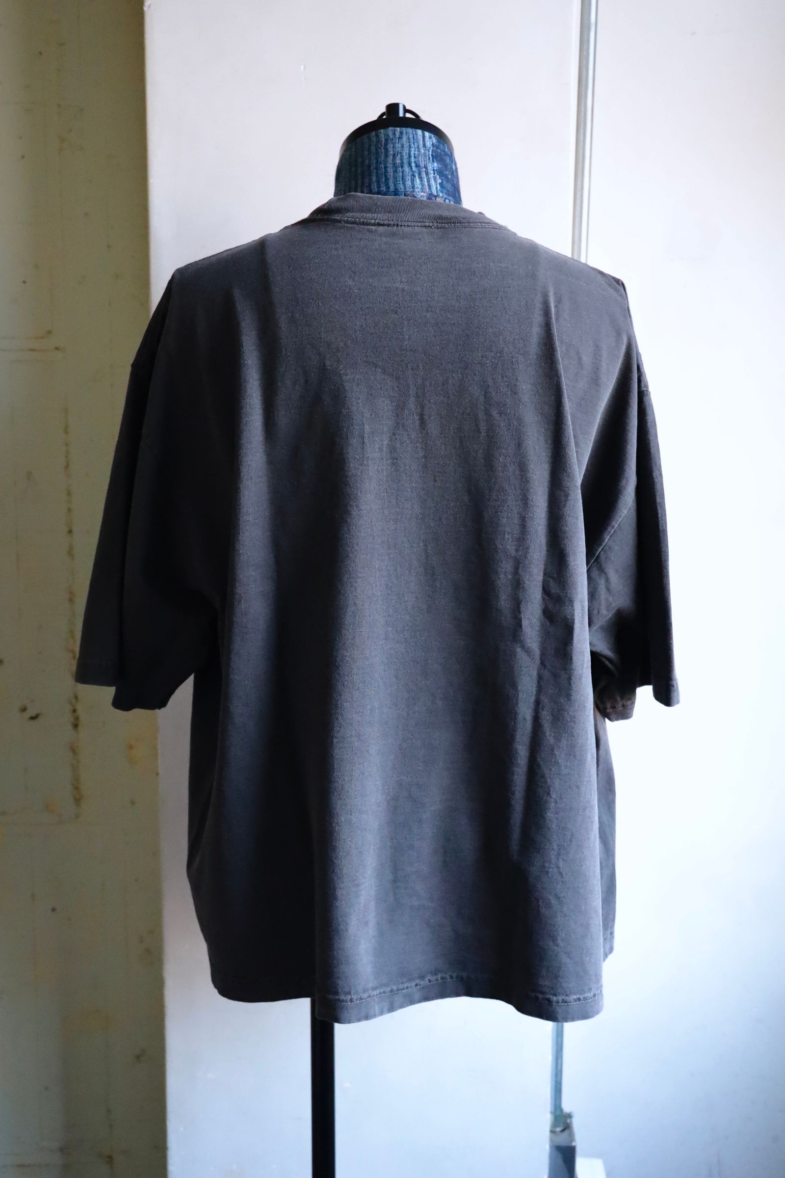 イズネスミュージック 25SS FUNK T-SHIRT(IMP5_06_FUNKRIT01)SUMI(CHARCOAL)