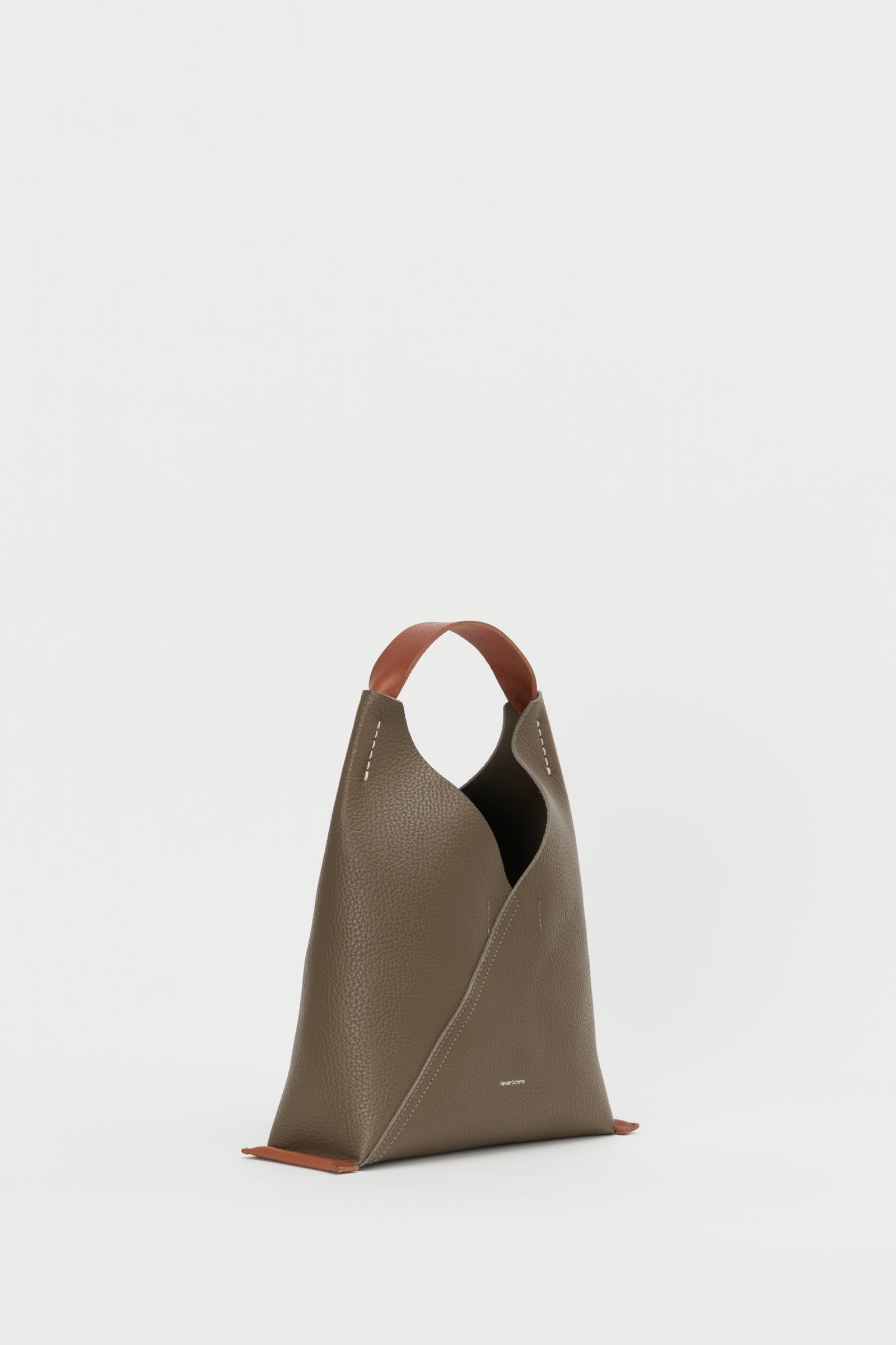 エンダースキーマ バッグtriangle bag(wt-rb-trb)taupe☆12月7日(土)発売！