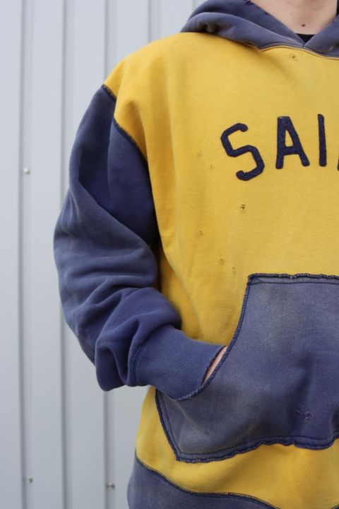 ©SAINT M×××××× フェルトフーディーYELLOW×NAVY style