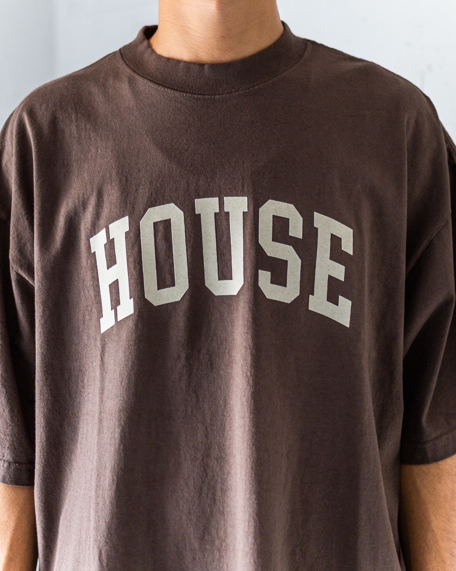 is-ness MUSIC HOUSE FLOCKY PRINT T-SHIRT MARKスタイル