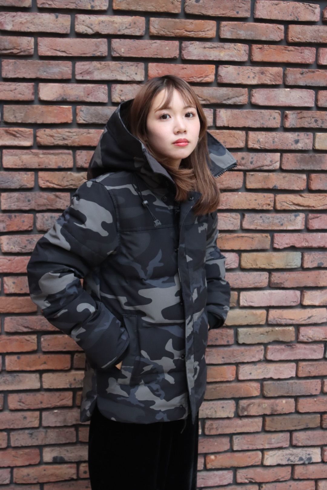 macmillanparka【美品】カナダグース　ブラックレーベル　マクミランパーカー　黒カモ柄　Mサイズ