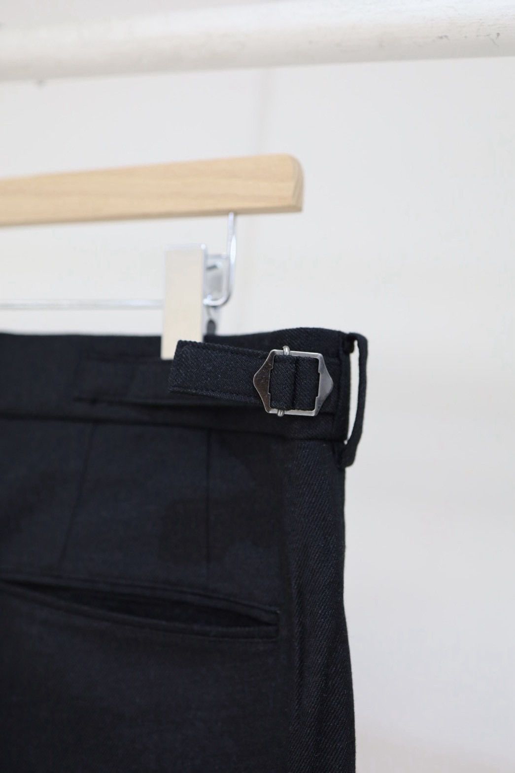 マーカ 26AW SINGLE PLEAT WIDE TROUSERS(M26C10PT02C) CHAMBRAY BLACK☆新作発売！