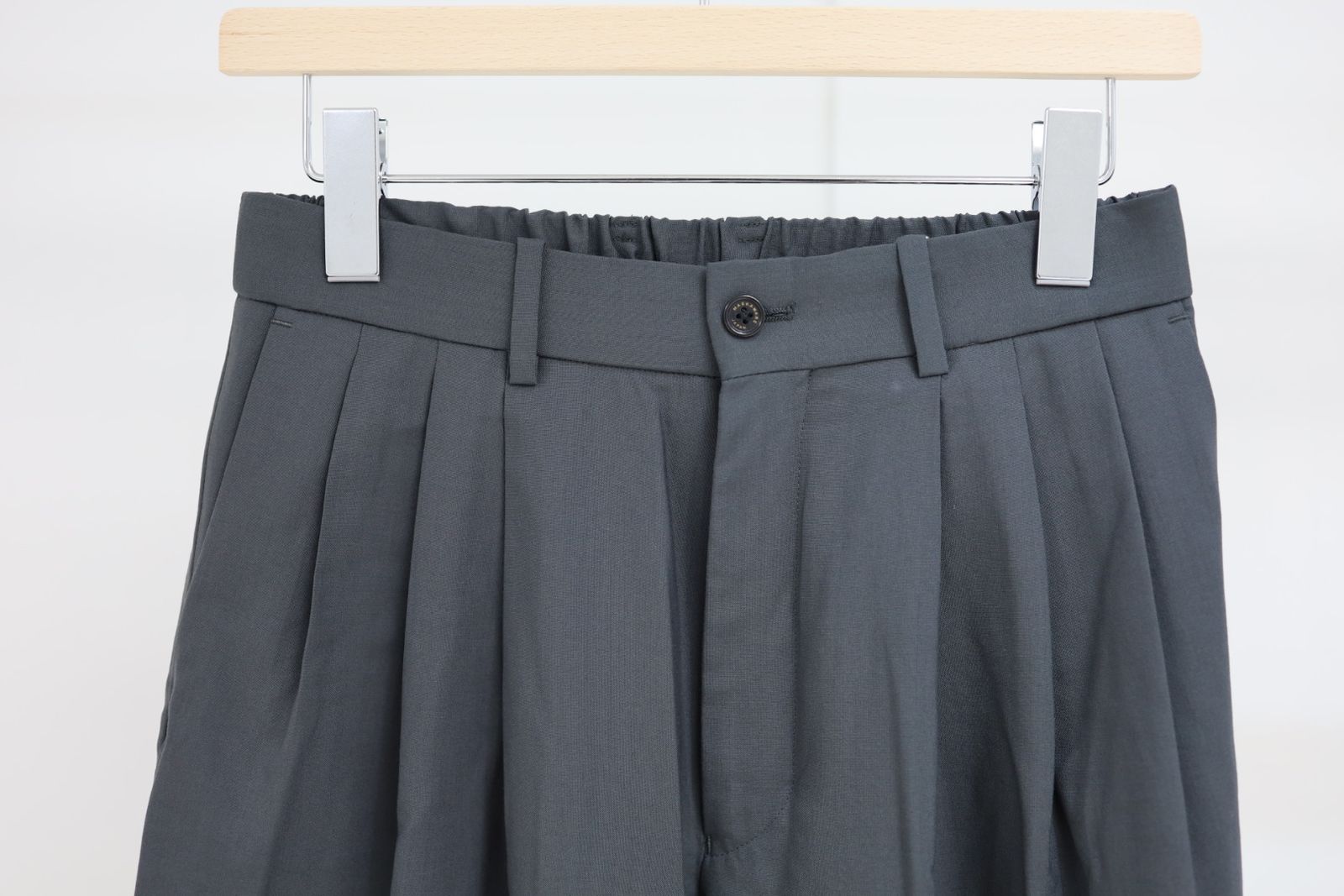 MARKAWARE 26SS TRIPLE PLEATED WIDE TROUSERS(A26A15PT03C)CHARCOAL☆新作発売！