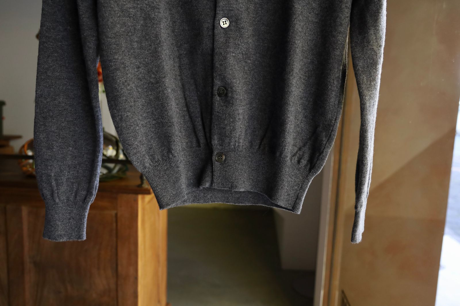 プレイコムデギャルソン ROUND NECK CARDIGAN (GRAY/RED HEART)☆12月1日(日)発売！