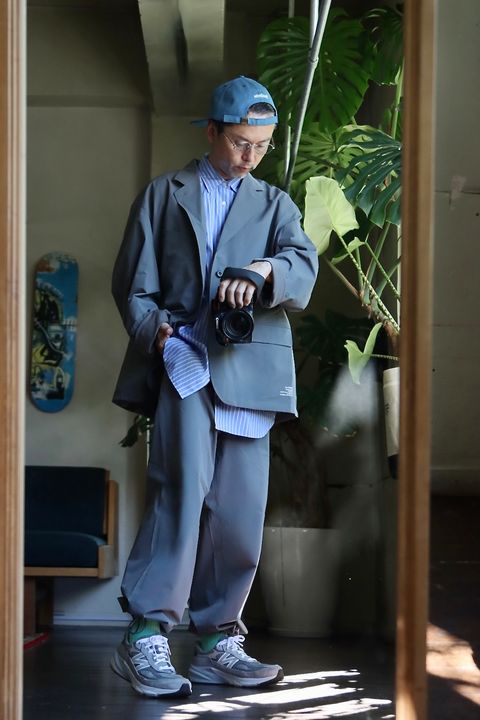 FreshService × HOUYHNHNM “EDITOR’S JACKET” & “EDITOR’S TROUSERS”GRAYスタイル