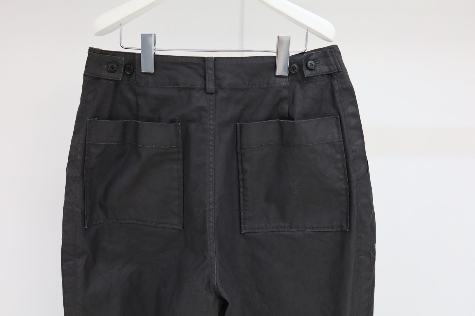 YOKE 26SS Coating Cotton 1pleated Backer Pants(YK26SS01184P)BLACK