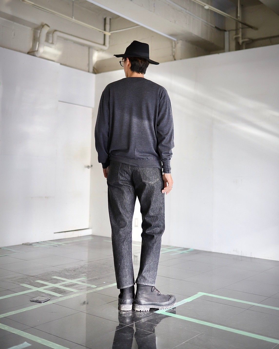 A.PRESSE 24SS Cashmere High Gauge Crew Neck Sweater"CHARCOAL"スタイル
