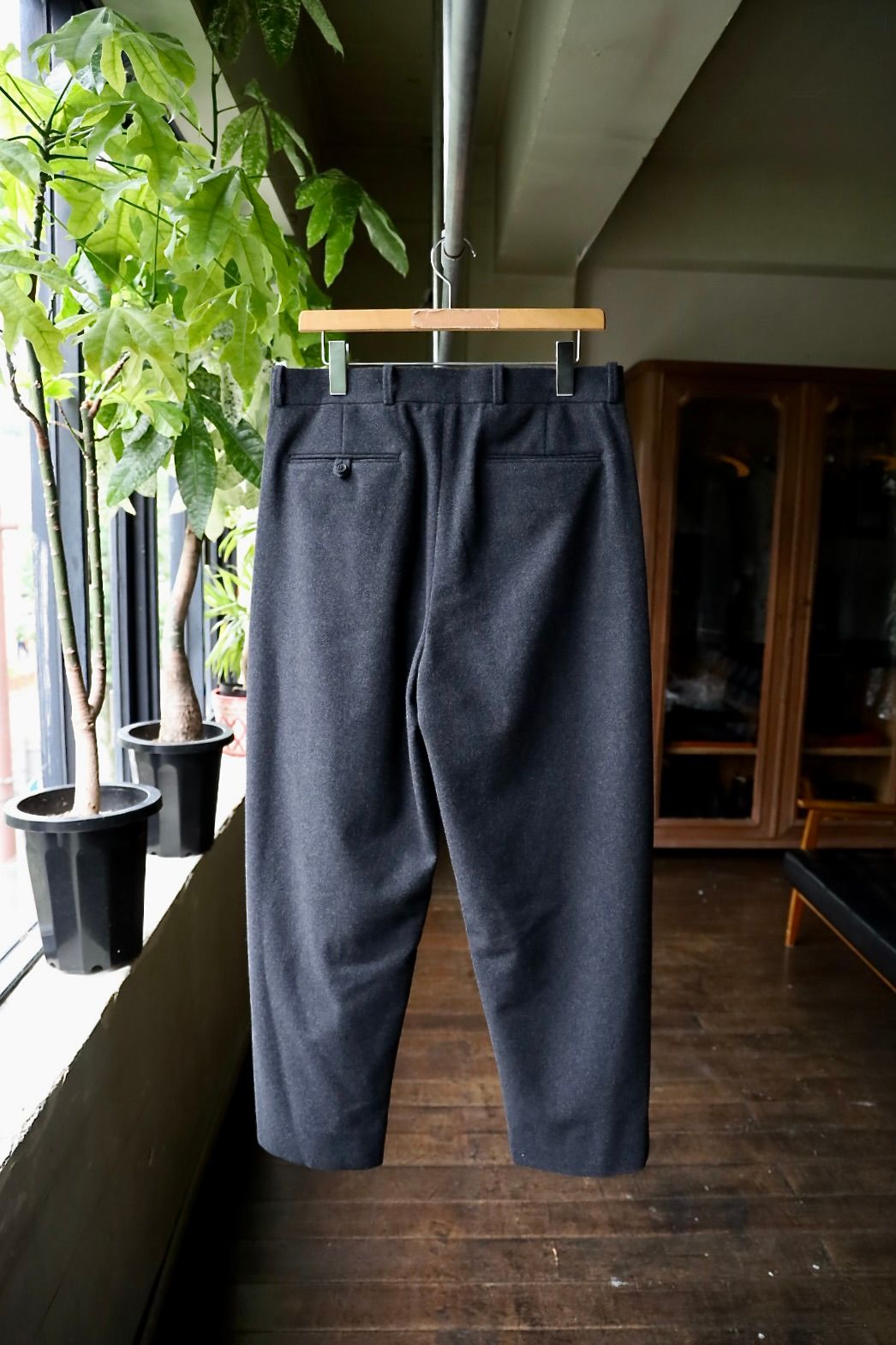 アプレッセ 2025 STYLE2  Wool Flannel Wide Trousers(25AAP-04-14)CHARCOAL☆9月13日(土)発売！